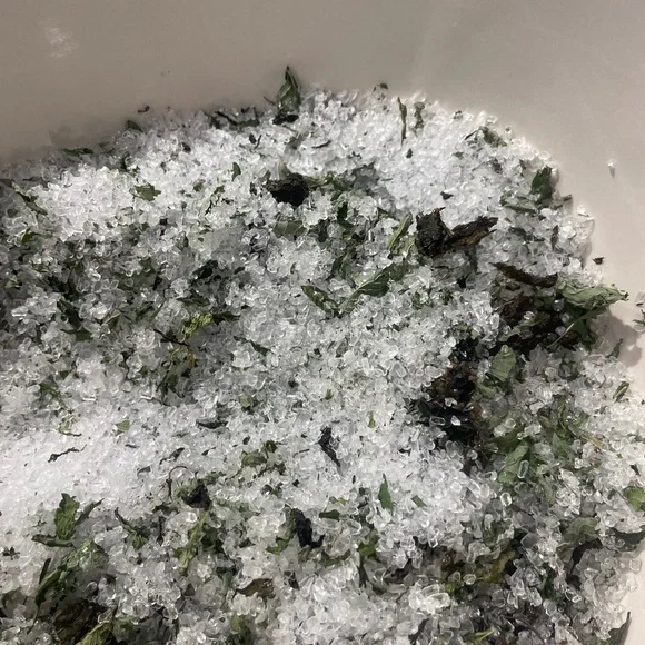 Hibiscus Lime Infused Bath Soak - 200g - Picture 5 of 5